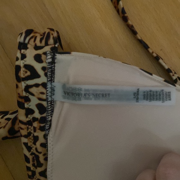 Cheetah print bikini top Victoria Secret. Size L - Picture 2 of 2